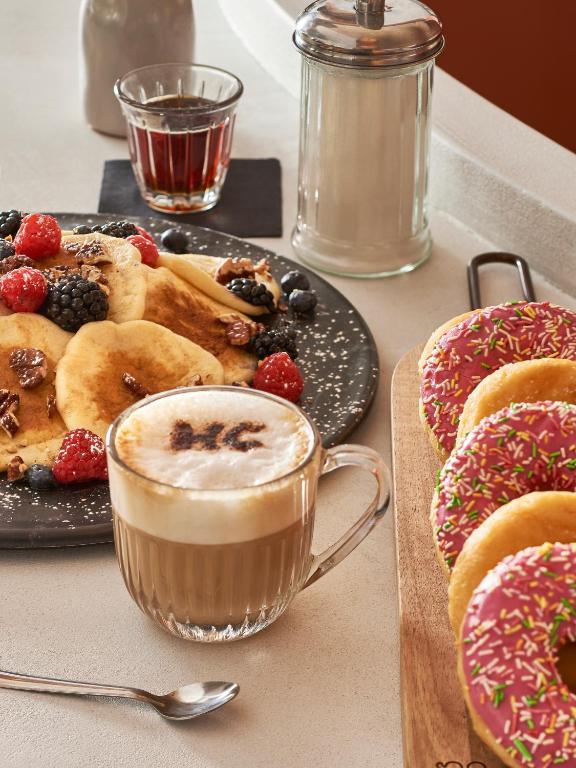 Hôtel Chromatics & Restaurant Hill Club by HappyCulture - Resim 17