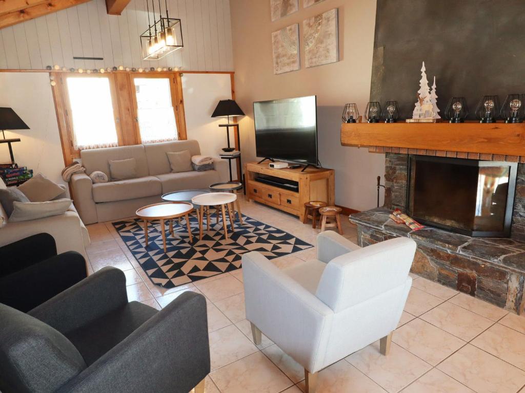 Coin salon dans l'établissement Chalet Samoëns, 5 pièces, 14 personnes - FR-1-624-7