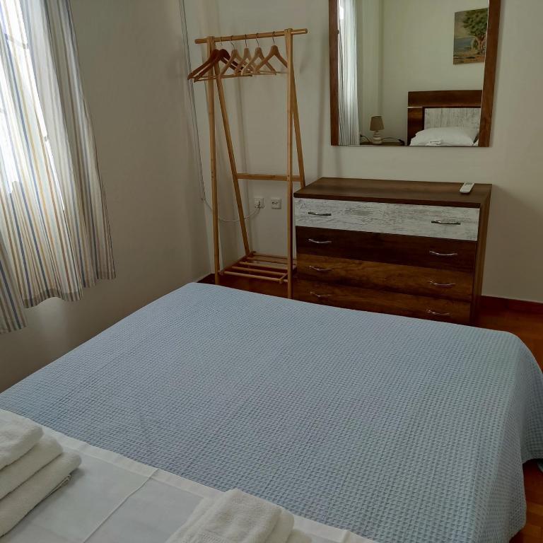 A bed or beds in a room at Plaka's Heart