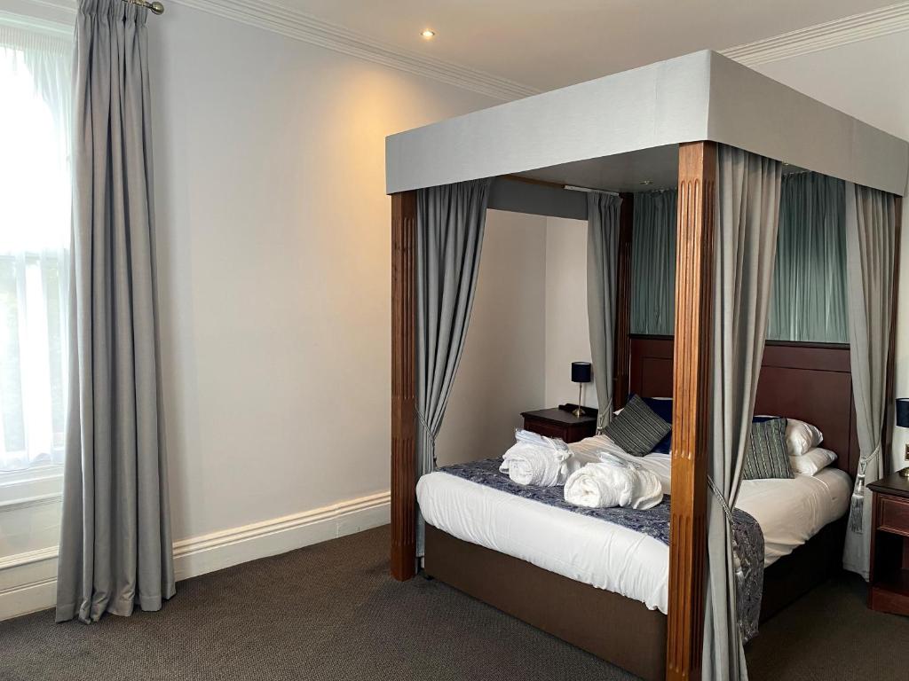 Cairn Hotel - 