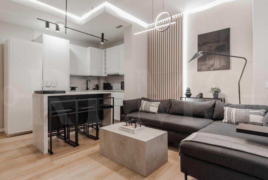 Contemporary Minimalist Apartment by REMS, Málaga – Updated 2024