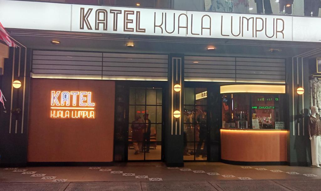 クアラルンプールにあるKatel Kuala Lumpur formally known as K Hotelのistg istg istg istg istg の店頭