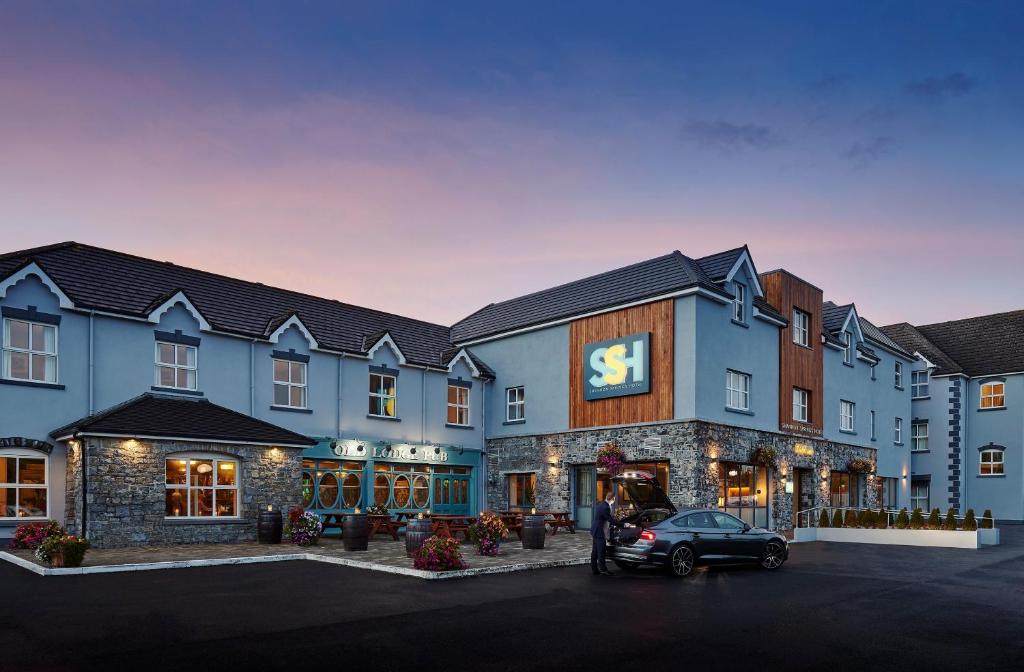 a building with a car parked in front of it at Shannon Springs Hotel in Shannon