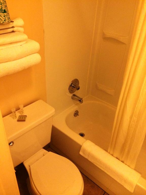 Super 8 by Wyndham Idaho Falls - Habitación Con Cama Grande - No Fumadores