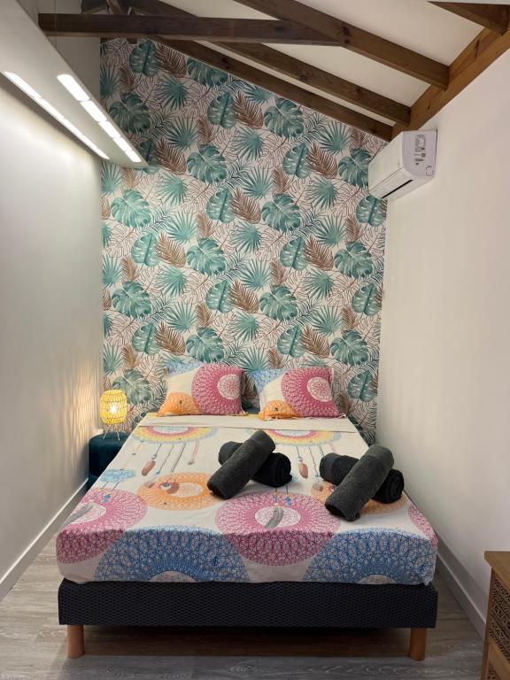 Postel nebo postele na pokoji v ubytování Bungalow et jacuzzi privatifs