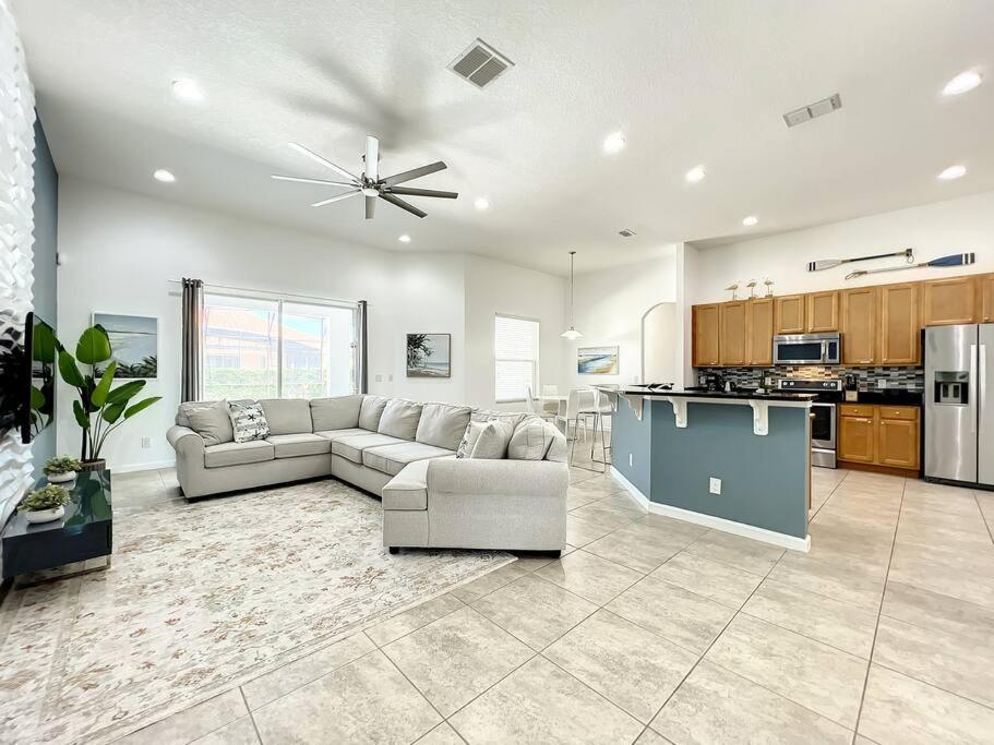 Family Vacation, 6 Bedroom House with Private Pool at Solterra Resort