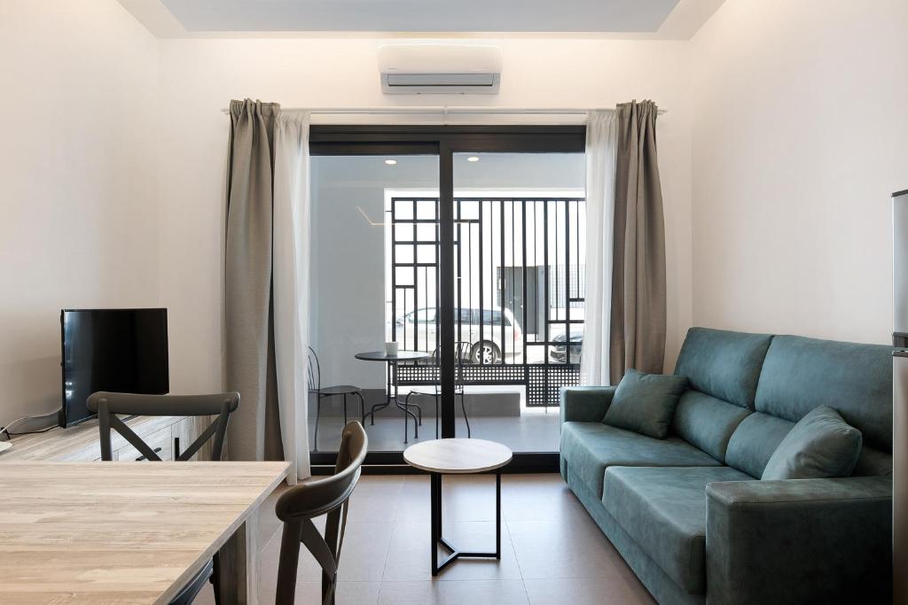 a living room with a couch and a table at Apartamento Virgen de la Luz 4 in Conil de la Frontera