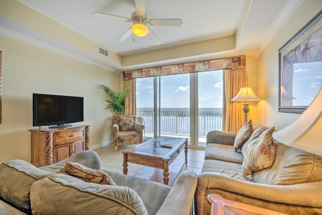 Sunny Orlando Condo with Balcony about 1 Mi to Disney!, Orlando