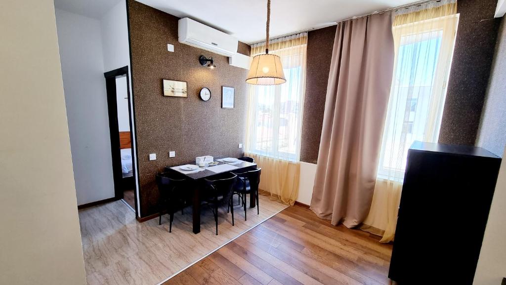فضای داخلی Old BATUMI MGZAVREBI APARTMENTS در باتومی - تصویر ۳