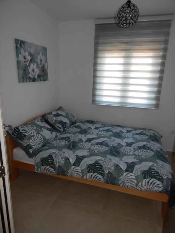 Apartman Zvezda vodilja房間的床