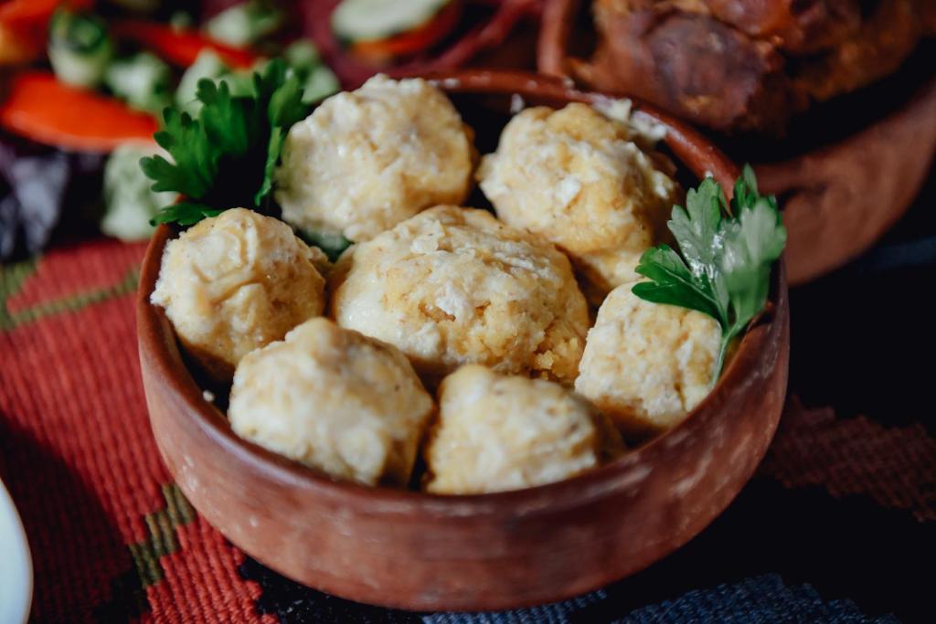 Makanan di atau berdekatan lodge
