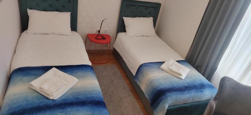 Letto o letti in una camera di Restoran Orijent 5
