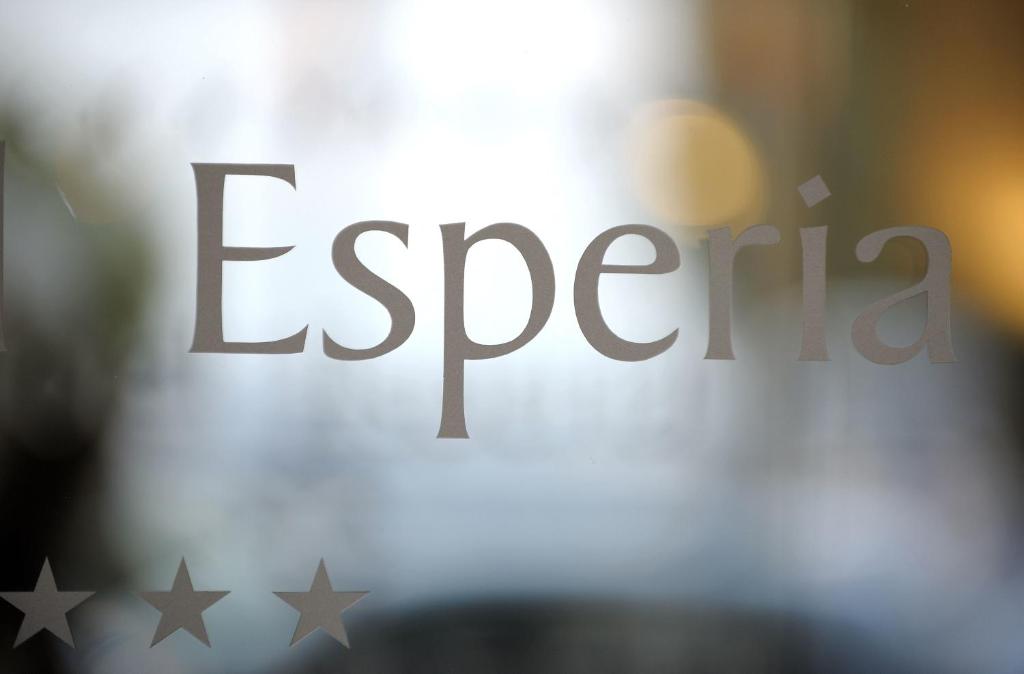 Certifikát, hodnocení, plakát nebo jiný dokument vystavený v ubytování Esperia Hotel