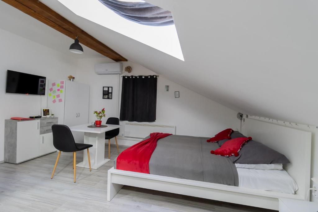 Posteľ alebo postele v izbe v ubytovaní Hill apartman - MAKSIMIR Rebro