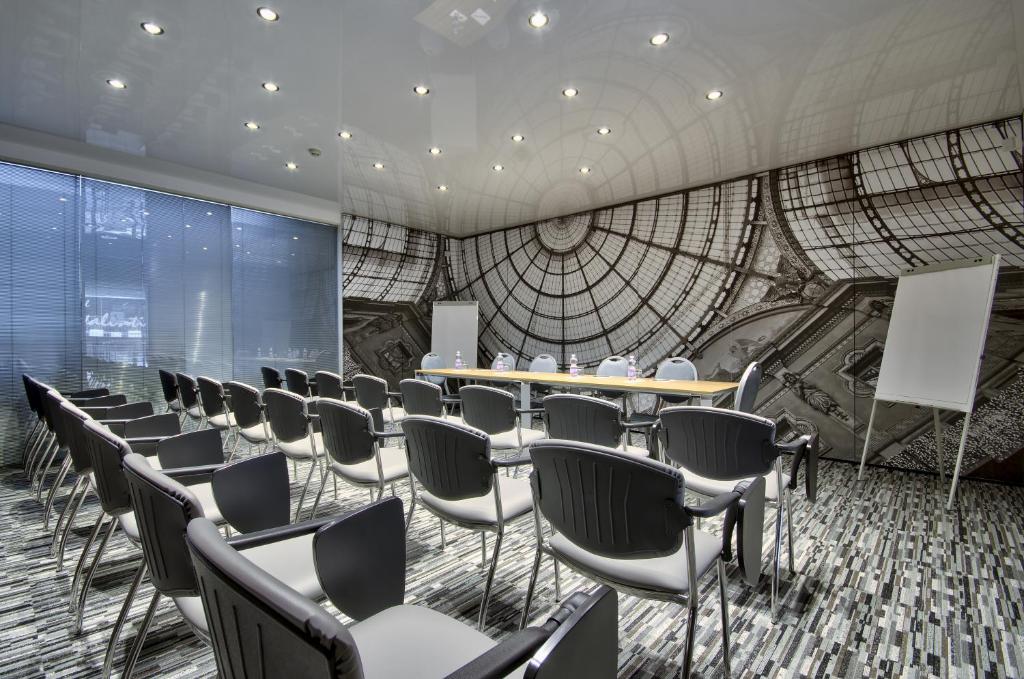 a conference room with chairs and a table in the middle at Hotel Valentina in St. Julianʼs