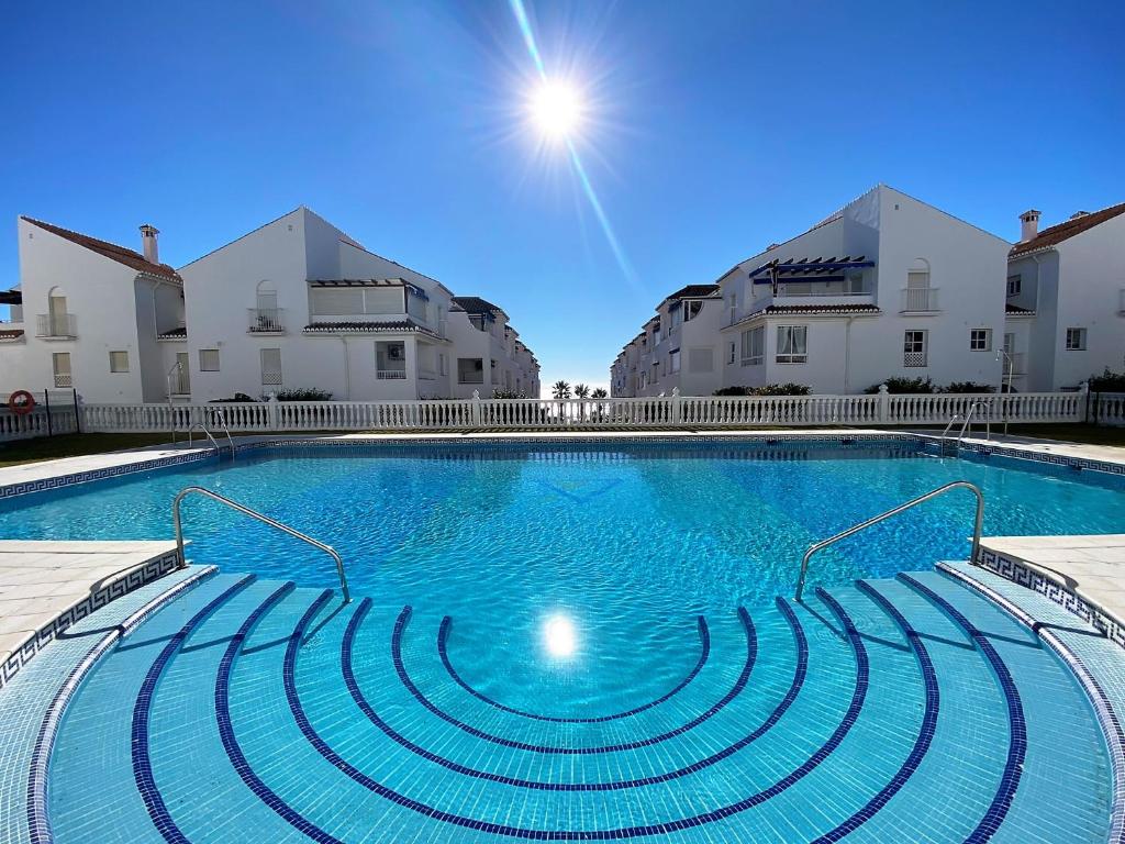 Bazén v ubytování Apartamento Fuentes de Nerja nebo v jeho okolí
