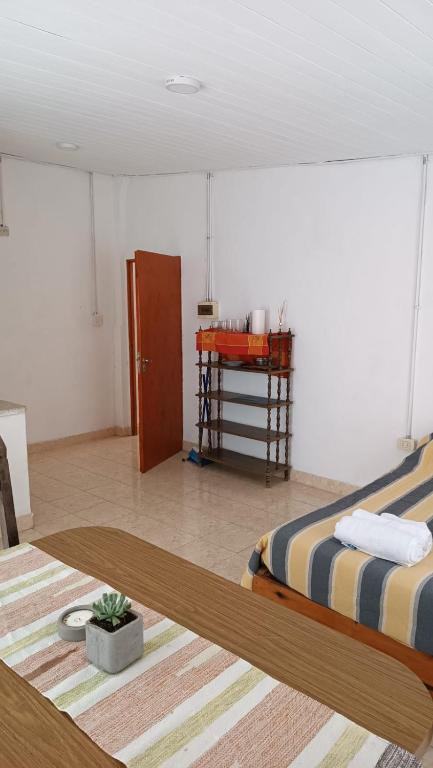 a bedroom with a bed and a table in a room at Laprida in Curuzú Cuatiá