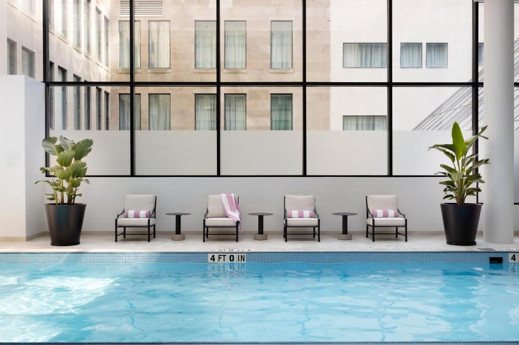 Bazén v ubytování The Langham, Boston nebo v jeho okolí