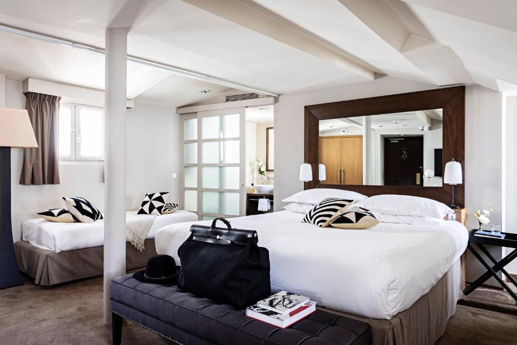 
Premium King Room with Sofa Bed
