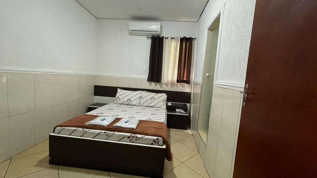 Giường trong phòng chung tại Hotel Tenda Brigadeiro SP