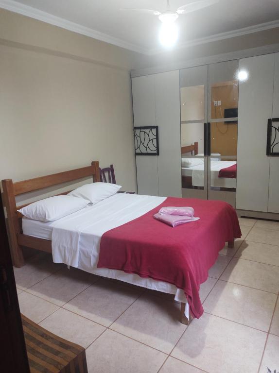 Een bed of bedden in een kamer bij Pousada Bontempo