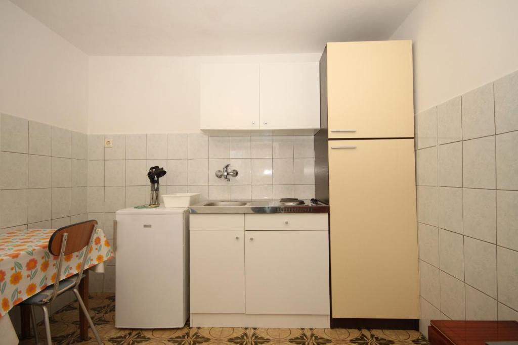 Kuchyň nebo kuchyňský kout v ubytování Studio Brsec 2359a