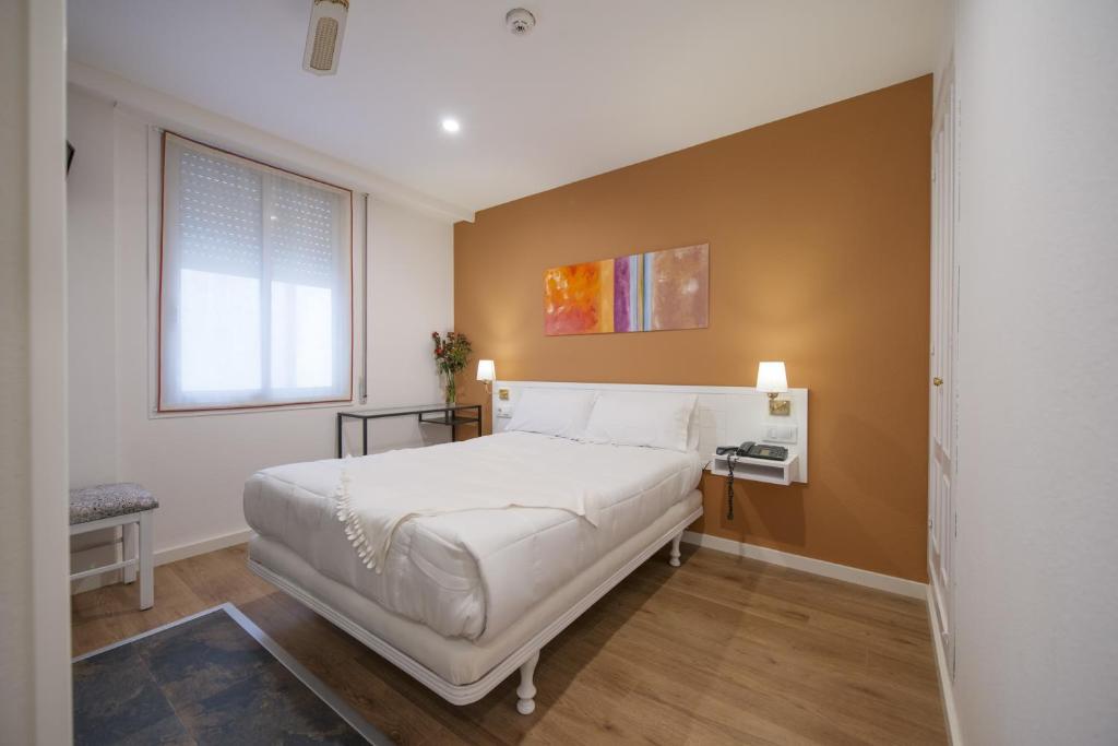 Postel nebo postele na pokoji v ubytování Hotel Miño