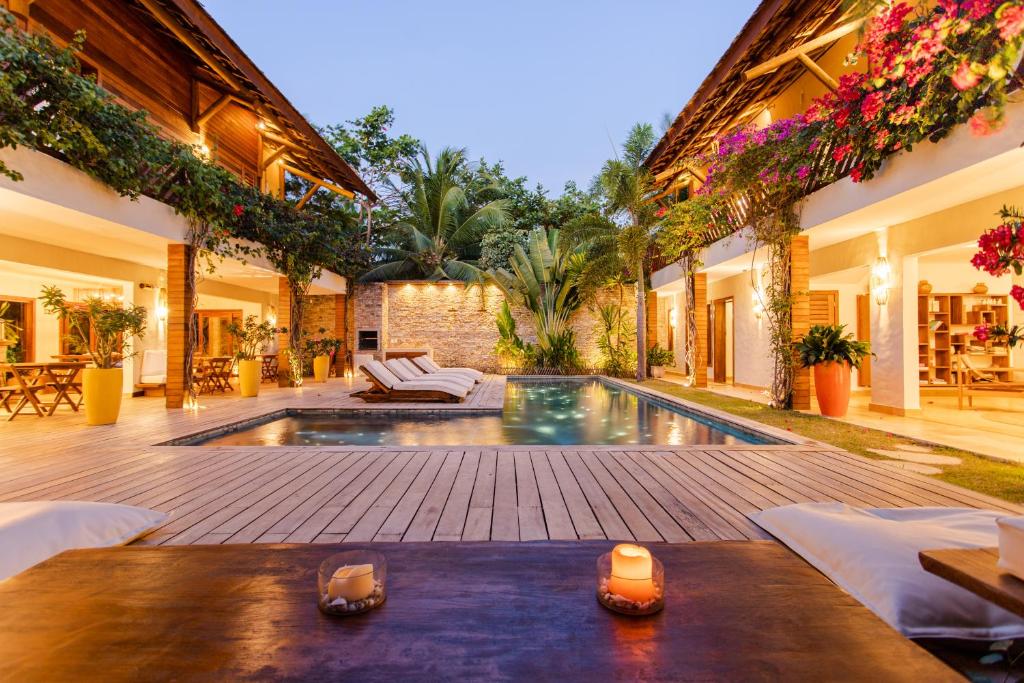 a swimming pool in the middle of a house at VillaMag in Jericoacoara