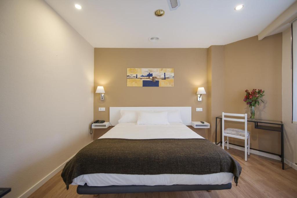 Postel nebo postele na pokoji v ubytování Hotel Miño