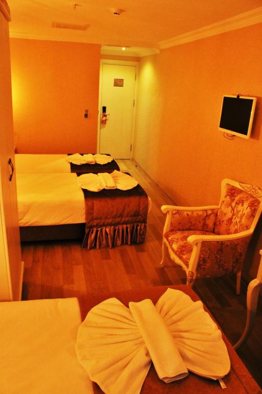 A bed or beds in a room at Sultanahmet Newport Hotel