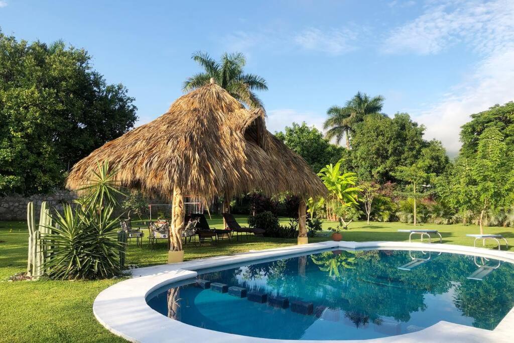 Πισίνα στο ή κοντά στο Casa Ticumán, villa campestre cerca de Las Estacas