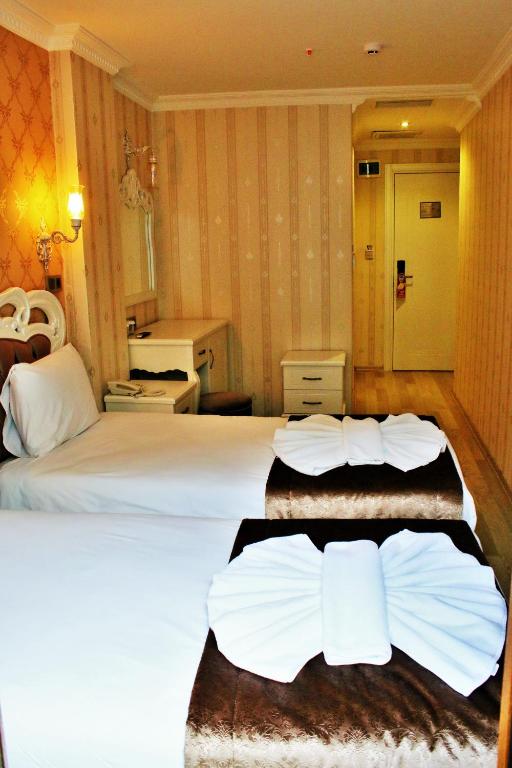 A bed or beds in a room at Sultanahmet Newport Hotel