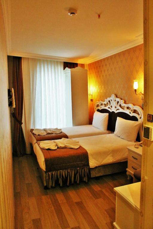 A bed or beds in a room at Sultanahmet Newport Hotel