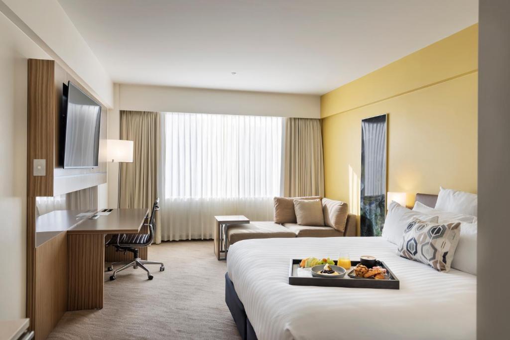 Postel nebo postele na pokoji v ubytování Novotel Auckland Ellerslie
