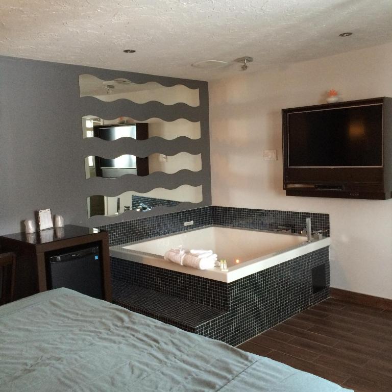 Olux Hotel-Motel-Suites - Deluxe Queen Room Con Spa Bath-Non Fumar