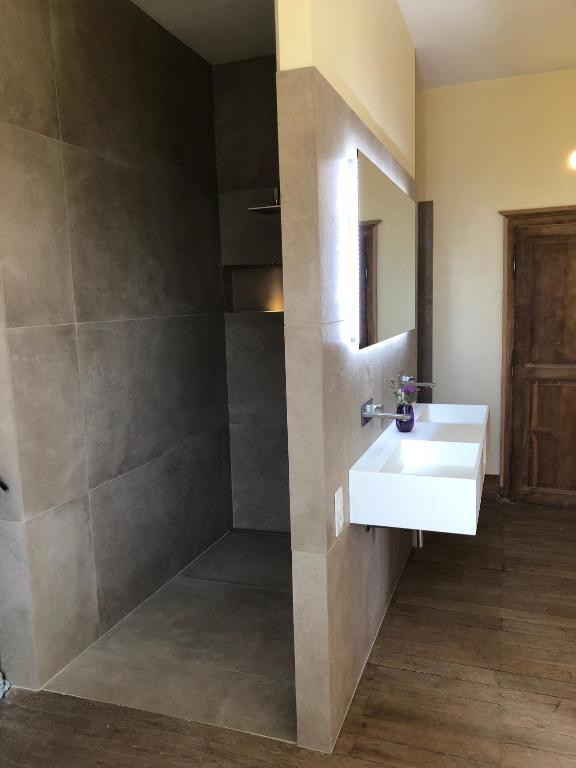 Fotografia z galérie ubytovania Superb Chateausuites with pool at the Loire & horseboxes for 20 guests v destinácii Poilly-lez-Gien