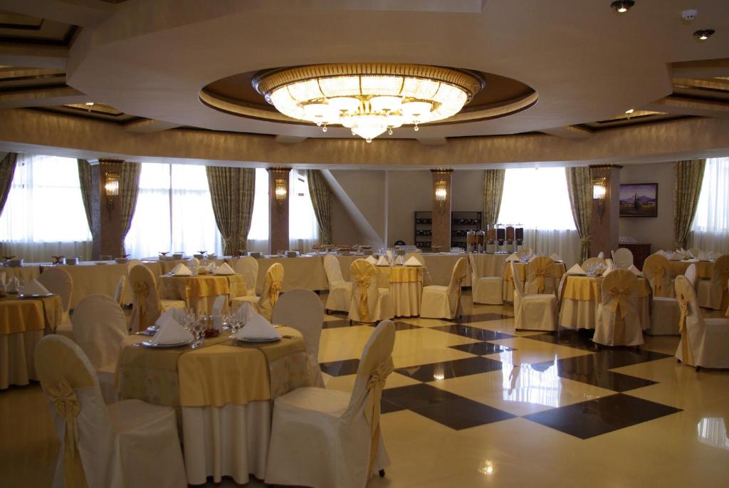 Restaurace v ubytování Multi Rest House