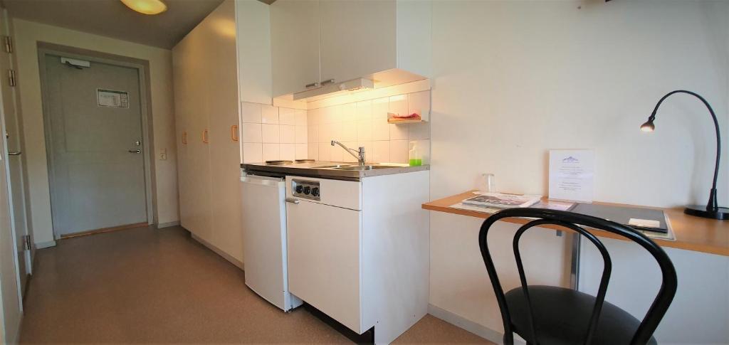 Kuchyň nebo kuchyňský kout v ubytování Nipanhotellet
