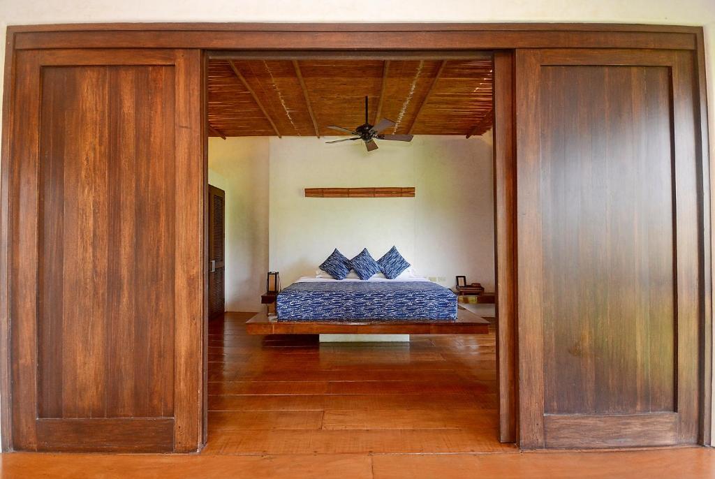 Postel nebo postele na pokoji v ubytování Signature Boracay Punta Rosa