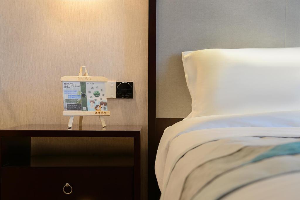 Postel nebo postele na pokoji v ubytování Foshan Rezen Select Pasonda Hotel