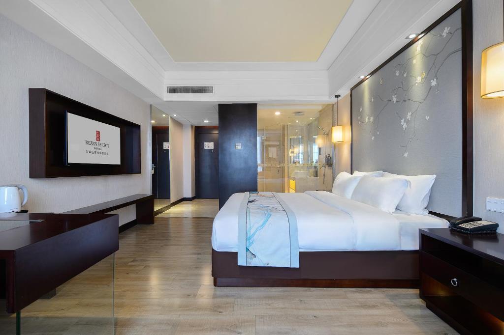 Postel nebo postele na pokoji v ubytování Foshan Rezen Select Pasonda Hotel