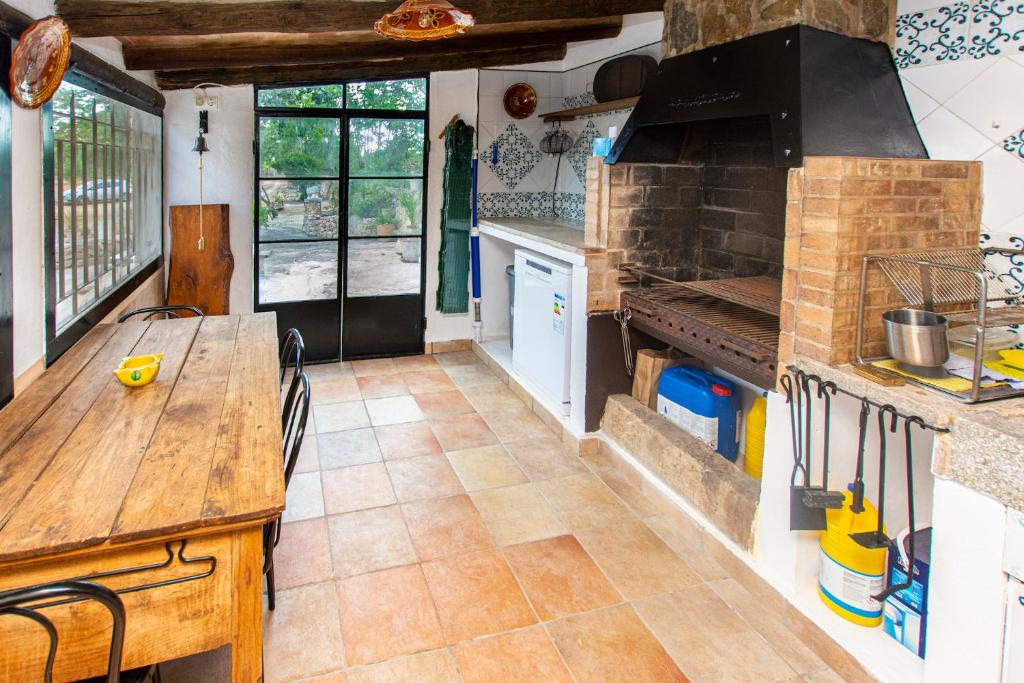 A kitchen or kitchenette at Sa Caseta de Santa Maria