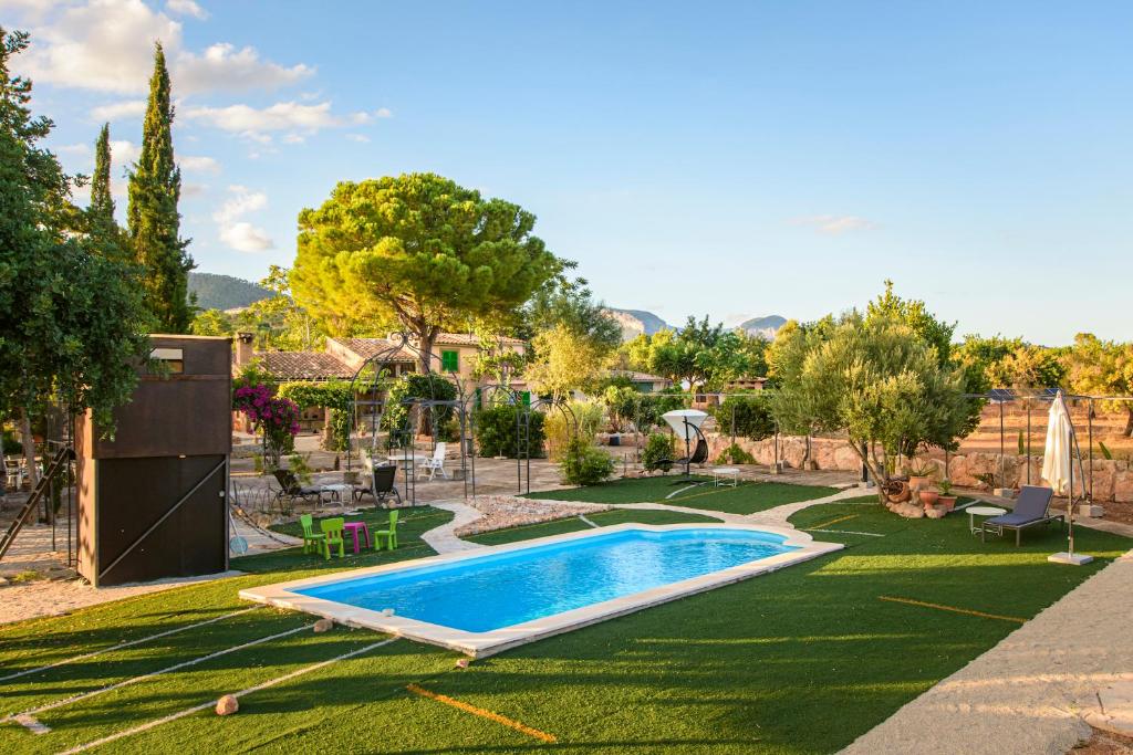 The swimming pool at or close to Sa Caseta de Santa Maria