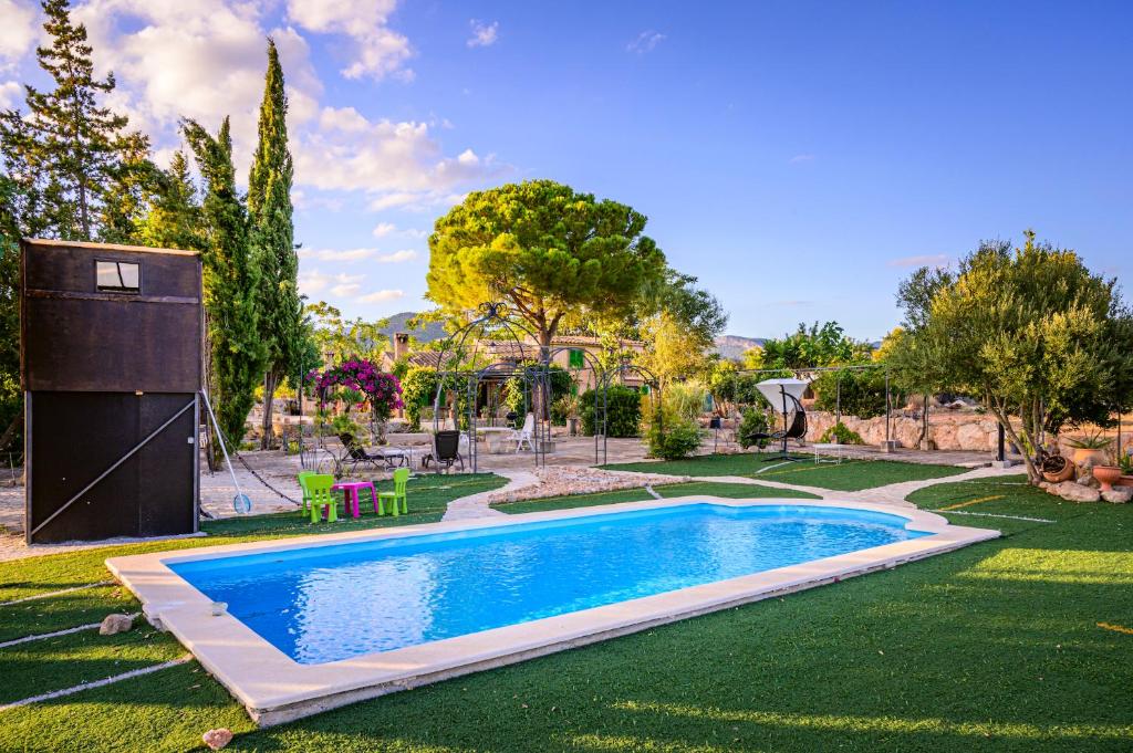 The swimming pool at or close to Sa Caseta de Santa Maria