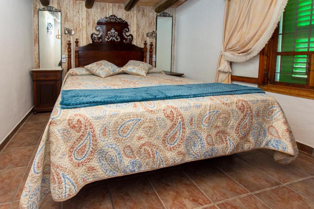 A bed or beds in a room at Sa Caseta de Santa Maria
