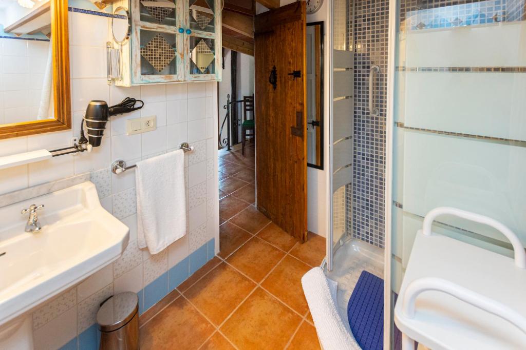 A bathroom at Sa Caseta de Santa Maria