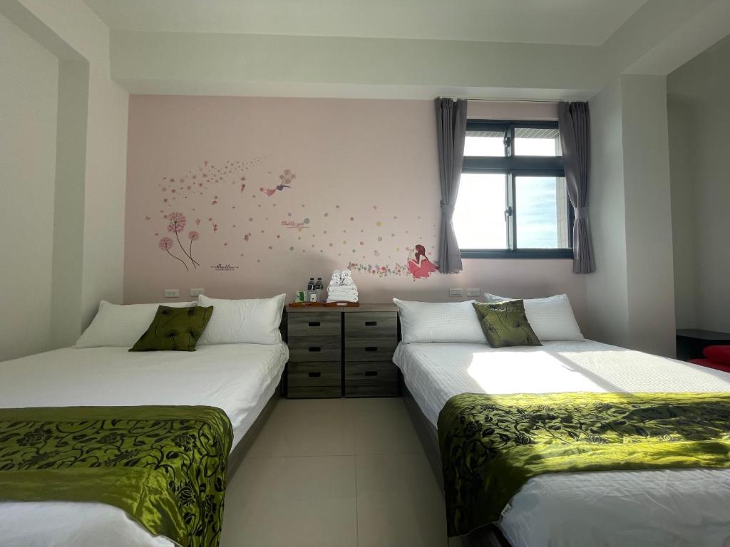 Postel nebo postele na pokoji v ubytování Dandelion Manor