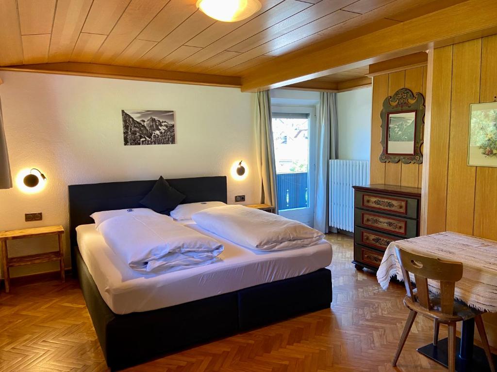 A bed or beds in a room at Villa Erika