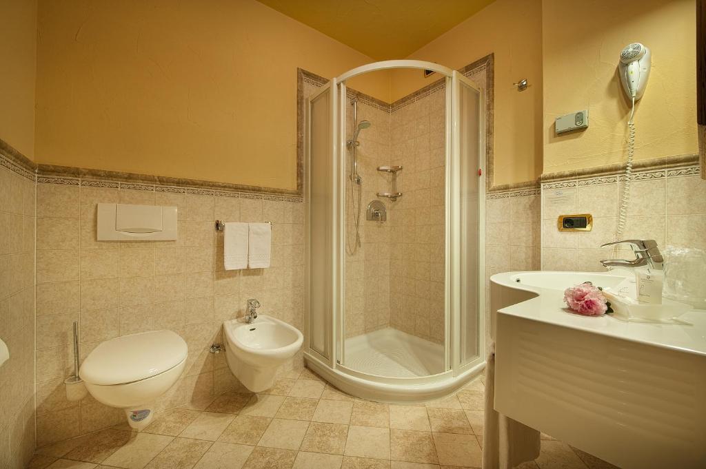 Koupelna v ubytování Hotel Valtellina