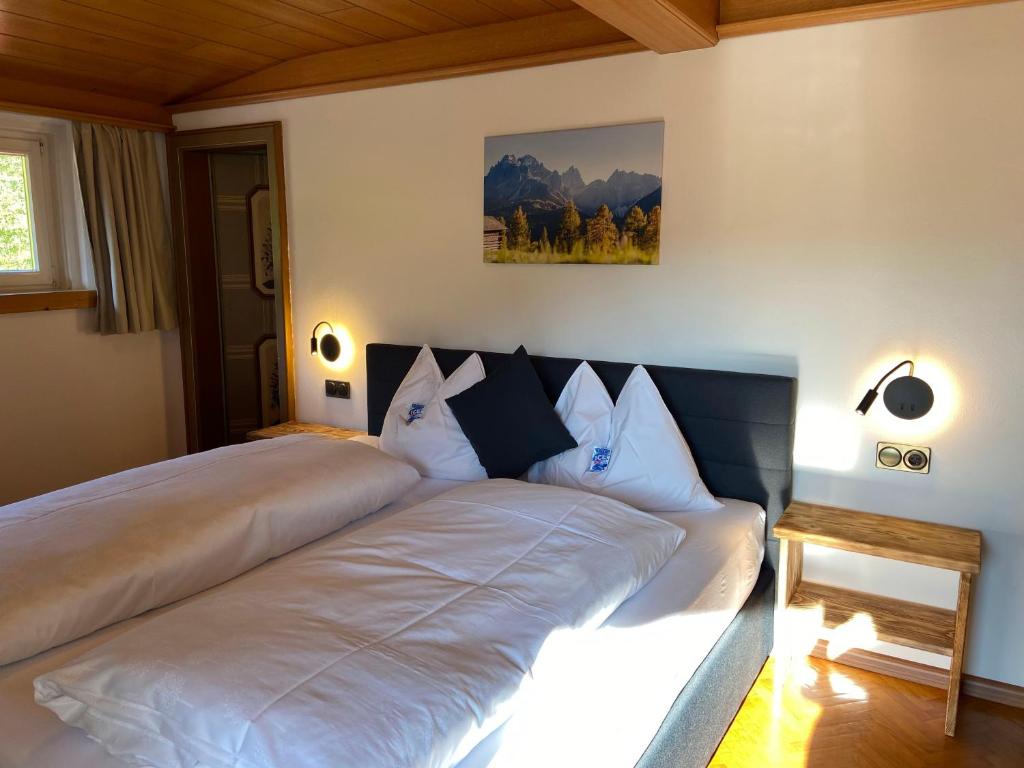 A bed or beds in a room at Villa Erika